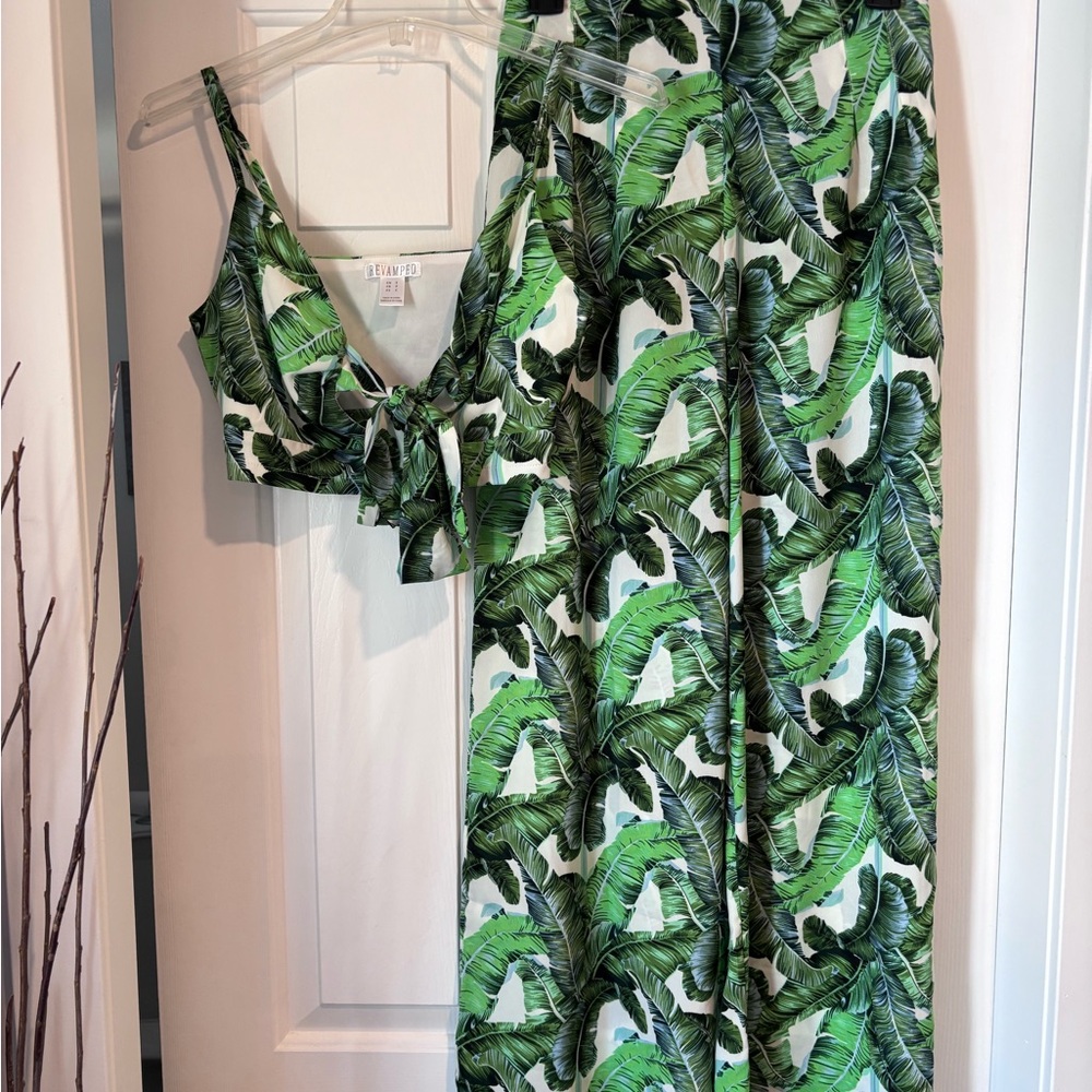3/$30 Mix & Match 2-Piece Revamped Green Leaf Tropical Print Set